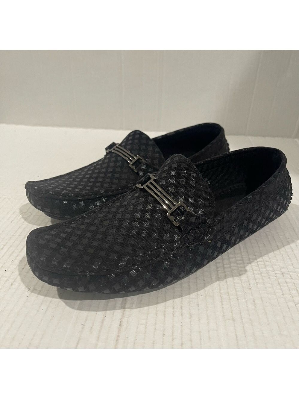Men’s Chuxx Checkered Black Velvet Loafers Size 8.5 US!